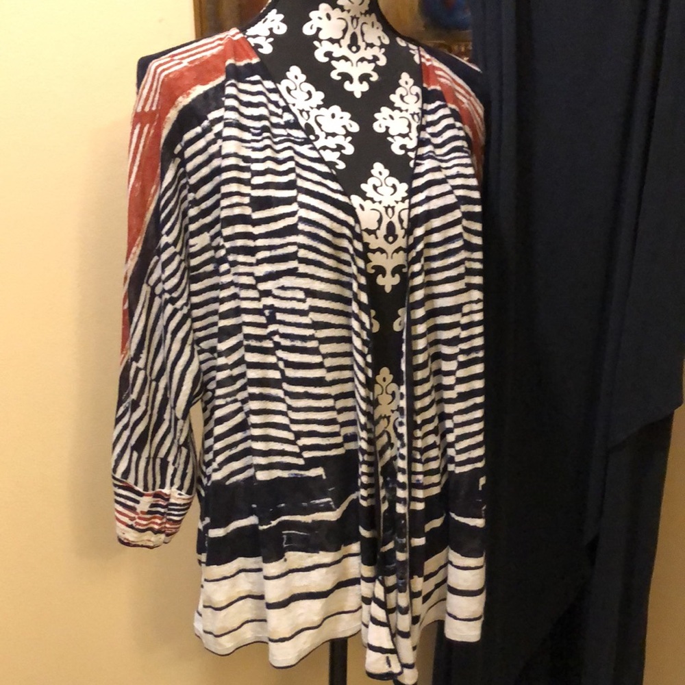 🌻Nic + Zoe Abstract lightweight linen knit crossover buttons at hem cardigan